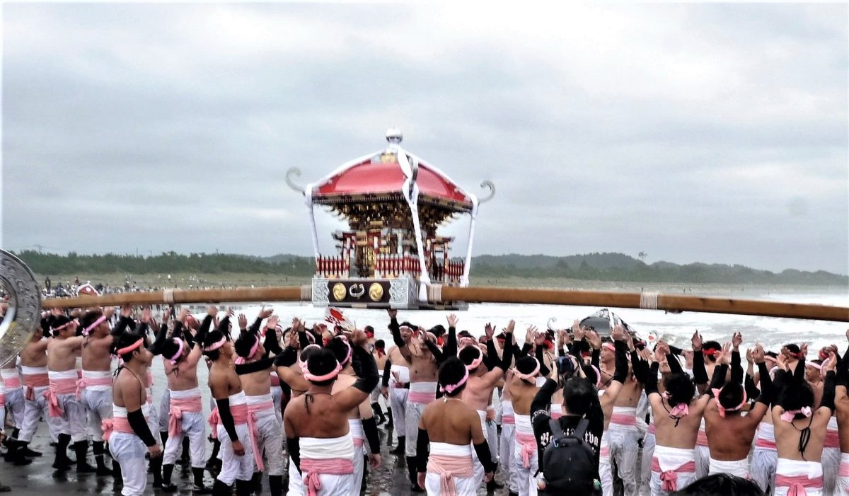 千葉・外房の裸祭りはすごいぞ！2023年いすみ市の「大原はだか祭り」！豪快な「汐ふみ」は必見！