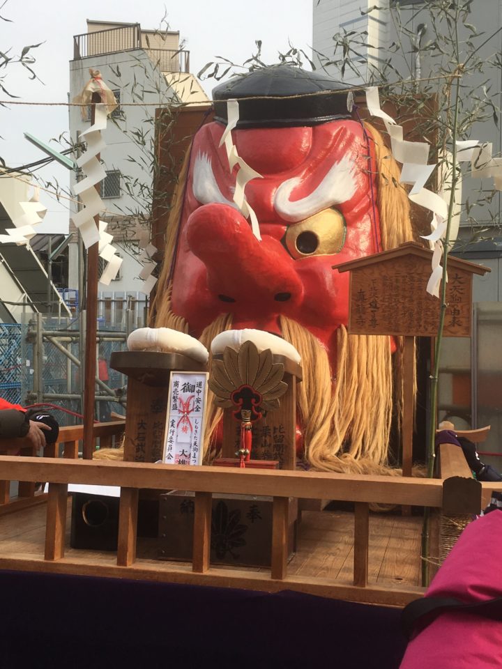 天狗と一緒に練り歩け！福は内だけで鬼を退散、しもきた天狗まつり