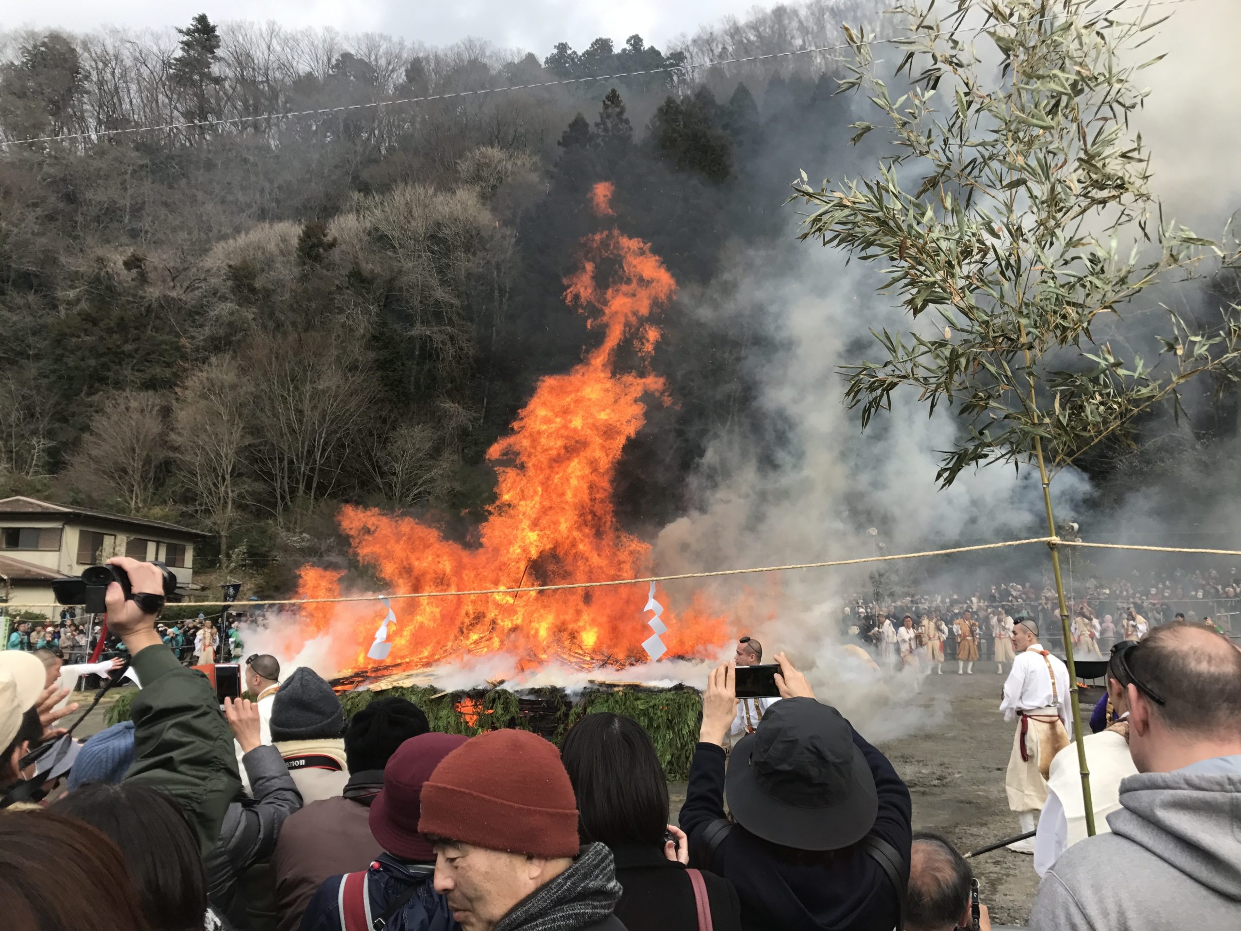 聖なる炎で煩悩を焼き払え！　高尾山火渡り祭【2020年情報追記】