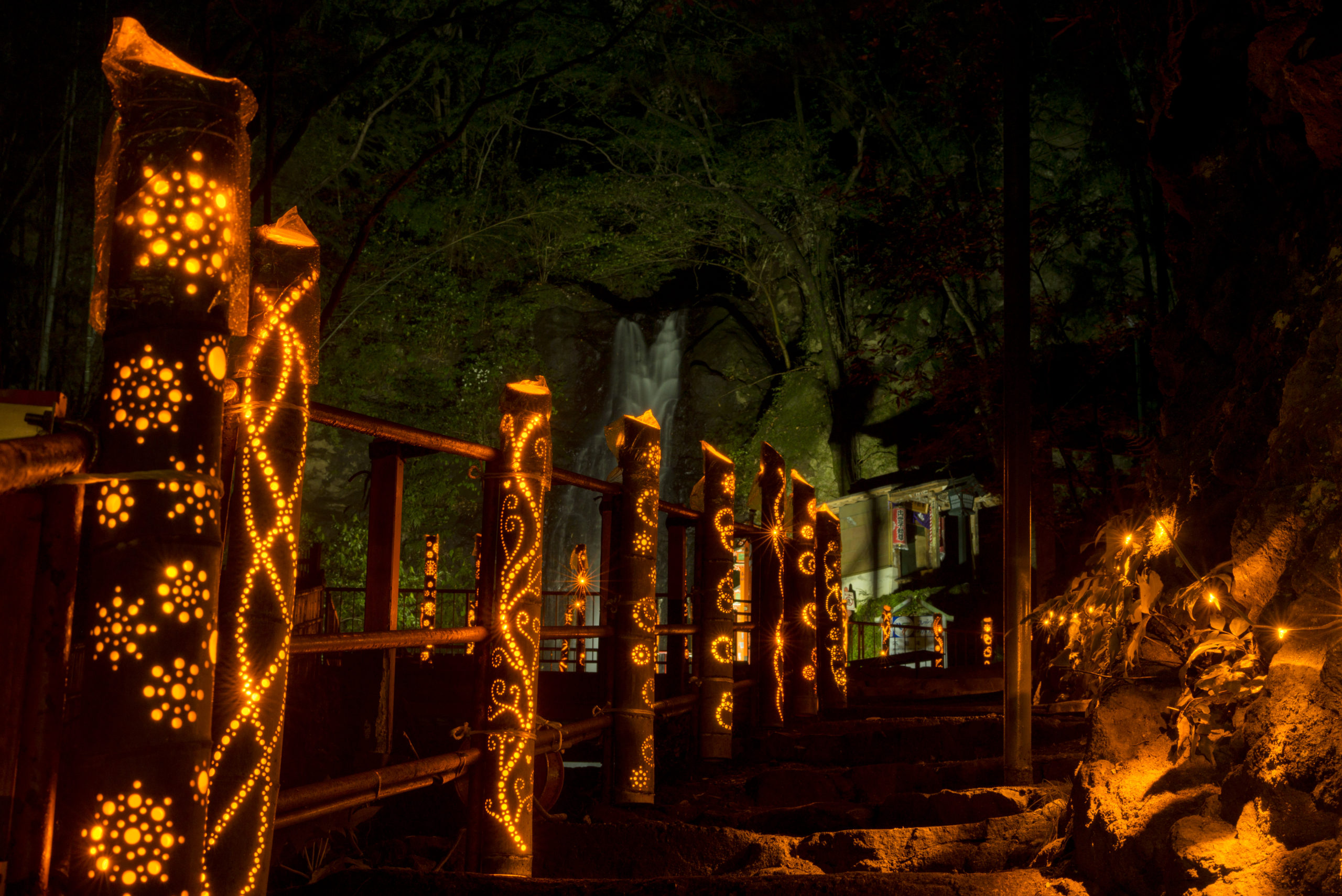 【灯りの祭典】湯河原温泉で竹灯籠と花火を楽しむ秋の夜-2018年9月29日(土)