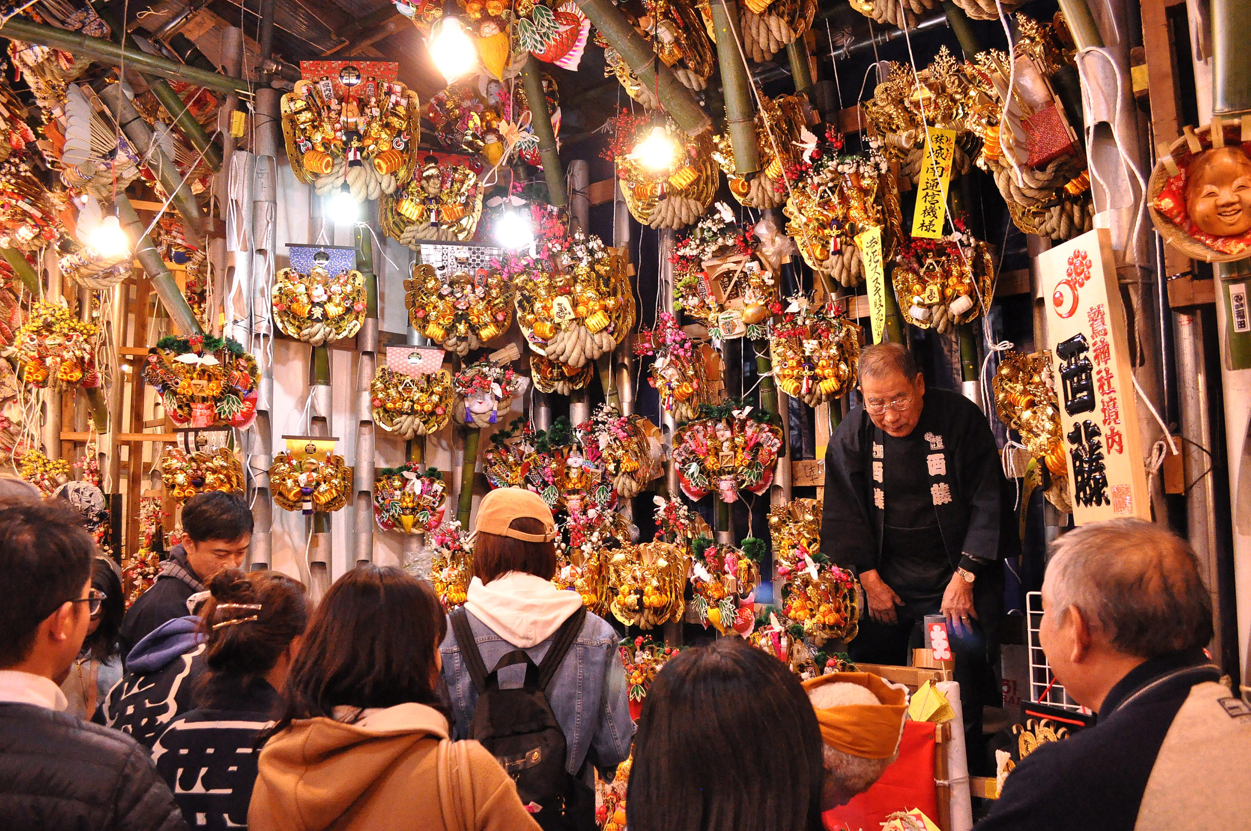 商売繫盛大繁盛！熊手で福をかき集める　浅草 酉の市フォトレポート