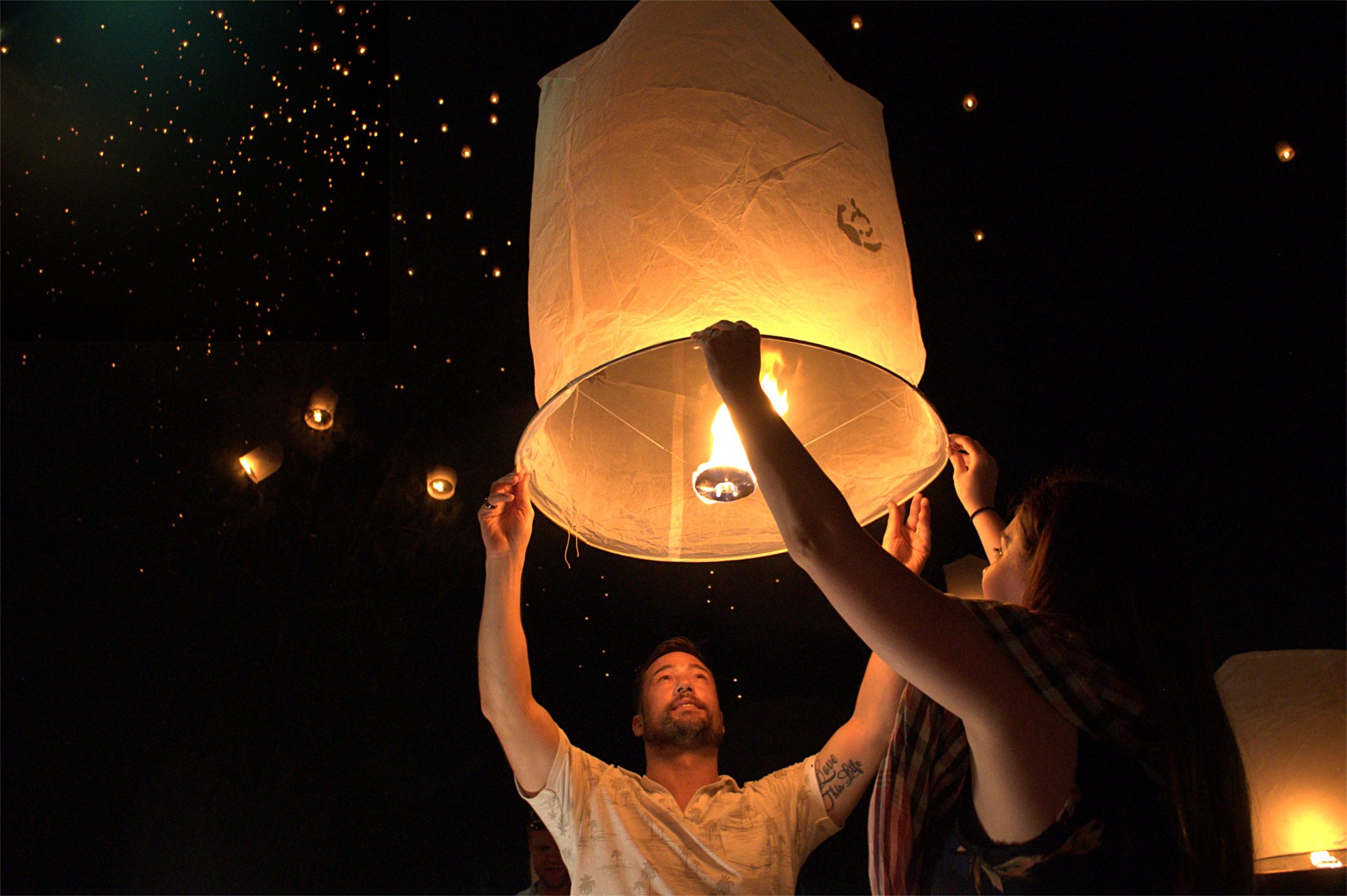 【コムローイ】スカイランタンが宙を舞う！タイ・チェンマイのイーペンランナーインターナショナル会場内レポート