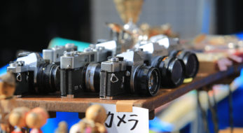 世田谷のボロ市 〜戦国時代の楽市にタイムスリップ〜 骨董品や古着の中にお宝が？