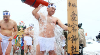 横手の極寒雪中裸水祭り！！秋田県横手市より「梨木の水かぶり」をレポート