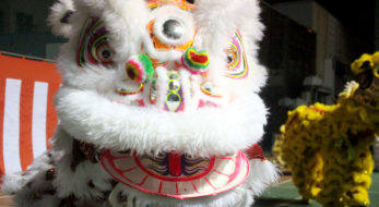 爆竹、獅子舞と大盛り上がり！横浜中華街の春節カウントダウンへ行ってきました。