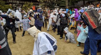 今日の奈良の天気は所によって砂が降るでしょう。奈良の奇祭「砂かけ祭」に行ってきた！