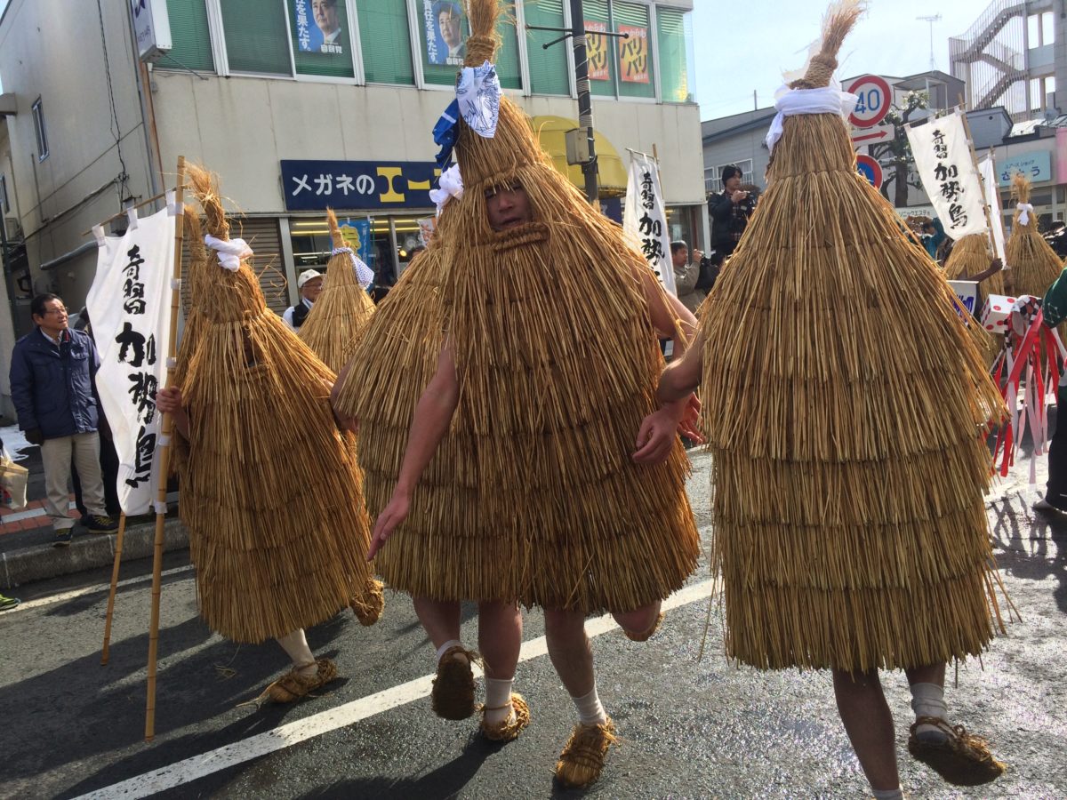 ご存知ですか？山形県の奇習「加勢鳥」を。この名前は「稼ぎ鳥」「火勢鳥」に由来の説が！五穀豊穣商売繁盛祈願して、カッカッカー！