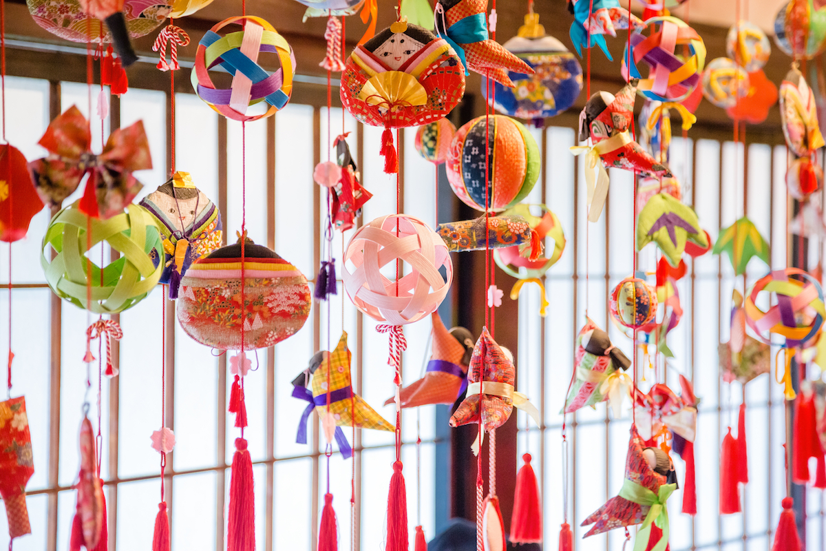 「つるし雛」に「ひな流し」から「生きびな」まで、全国の変わり雛をご紹介