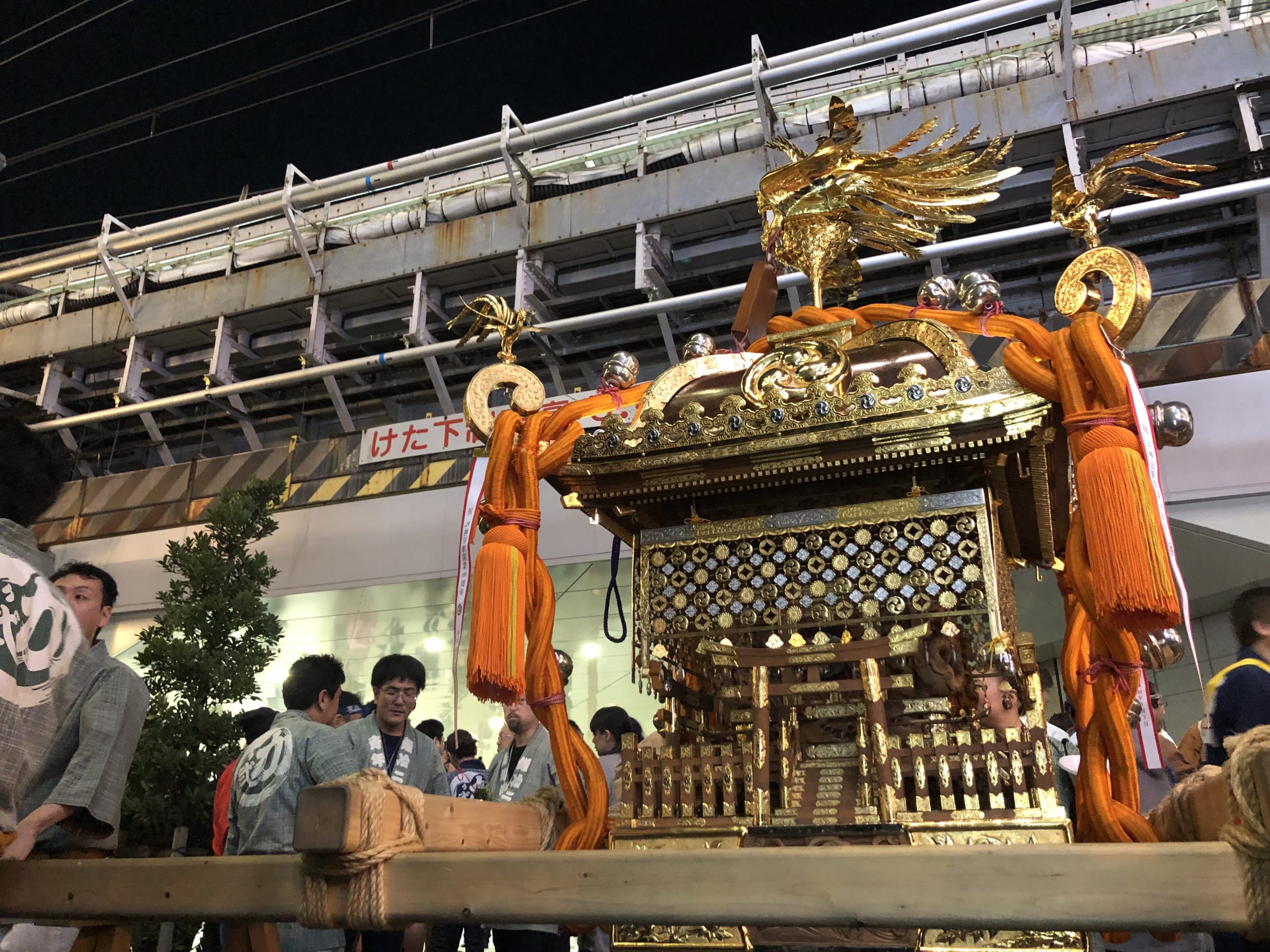 神田駅構内にお神輿が突入！？神田駅開業100周年を記念した神輿渡御が行われました！
