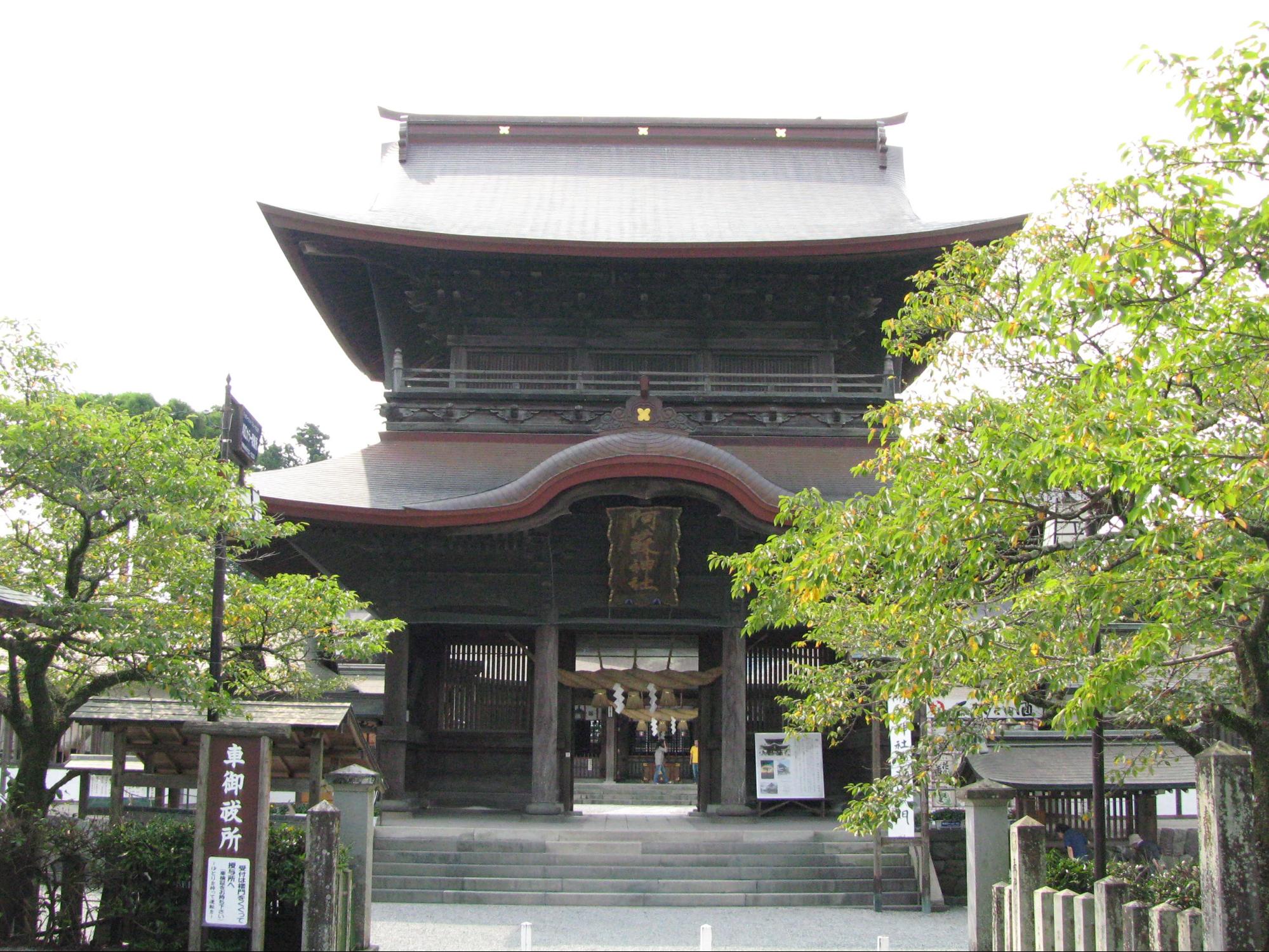 迫力満点！阿蘇の火祭り「火振り神事」！藁につけた火をぶんぶん振り回す理由とは？