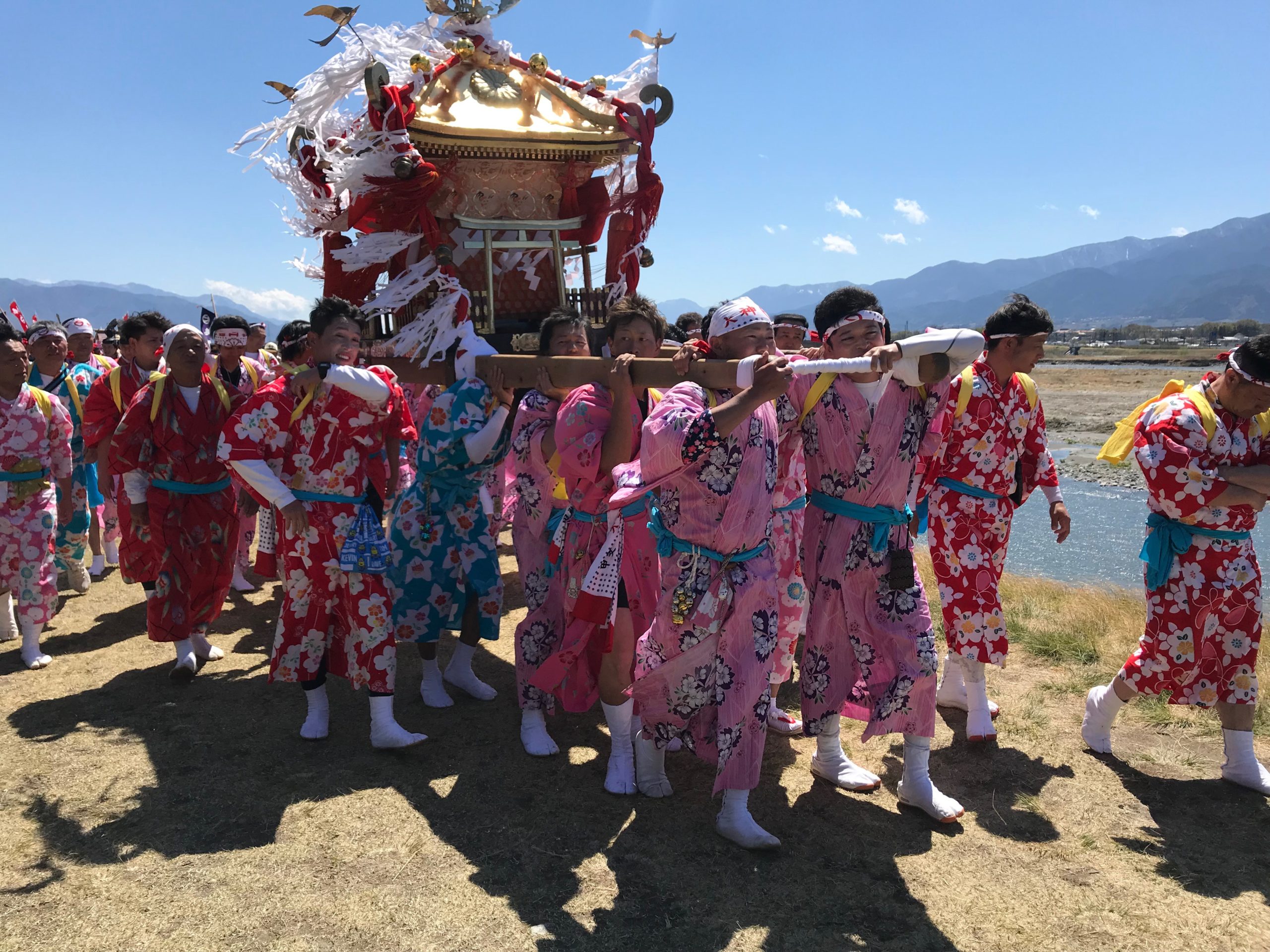 女装しないと担げない？！山梨県・大神幸祭（おみゆきさん）のお神輿の秘密とは…？