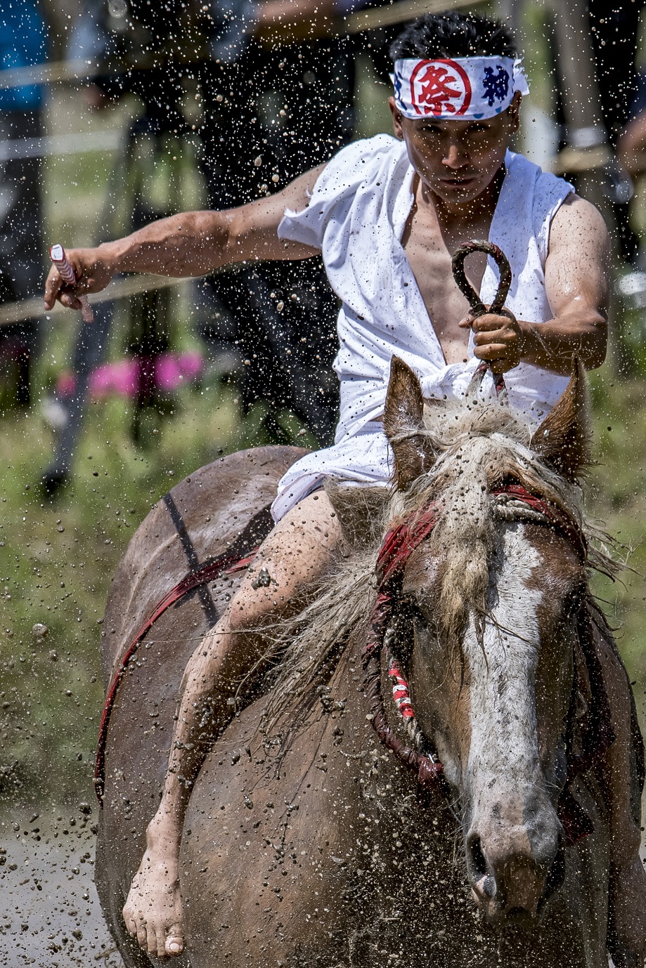 ウォリャーッ！泥しぶきを浴びて無病息災！11世紀から続く宮崎県美郷町の御田祭