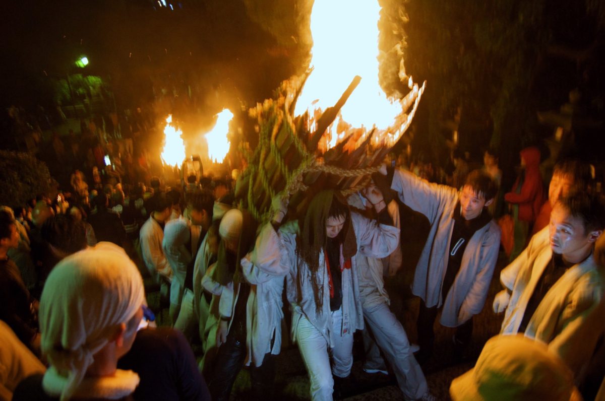 お手火神事をレポート！！雨をも吹き飛ばす熱いお祭り♪
