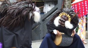 花畑大鷲神社「祈祷獅子舞」 ３匹獅子が舞う!