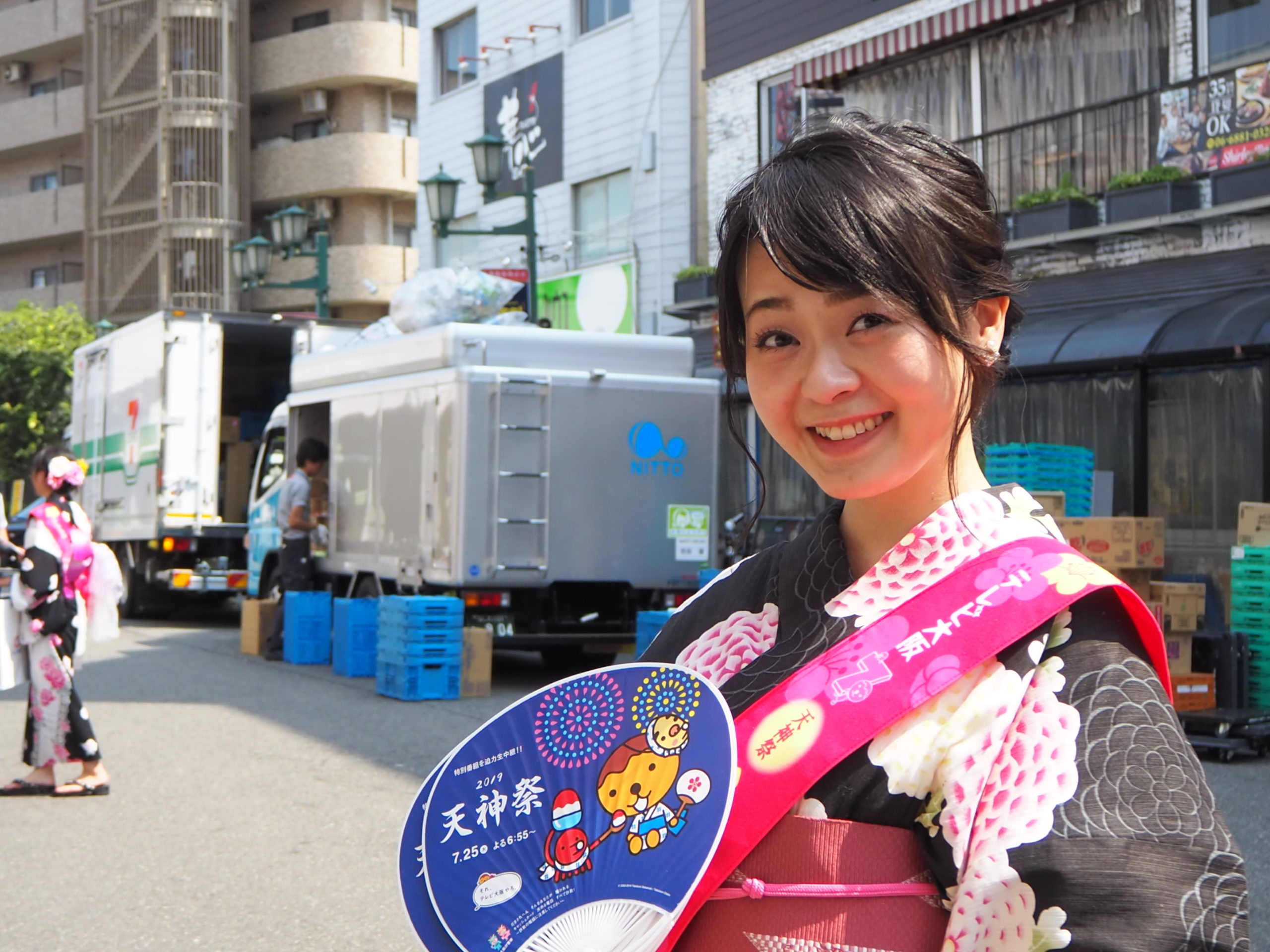 天神祭うちわ娘って？天神祭を盛り上げる浴衣美女たちの正体とは？