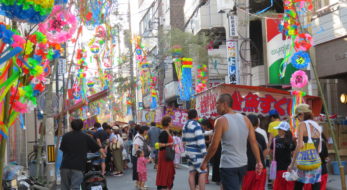 埼玉の七夕があったかい……2023年復活「上福岡七夕まつり」は商店街に手作り感ある七夕飾りがいっぱい