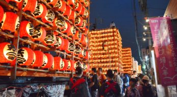 4000個の生火ちょうちんがスゴイ！埼玉『久喜提燈祭り「天王様」』！ド派手な山車の夜顔が見もの！