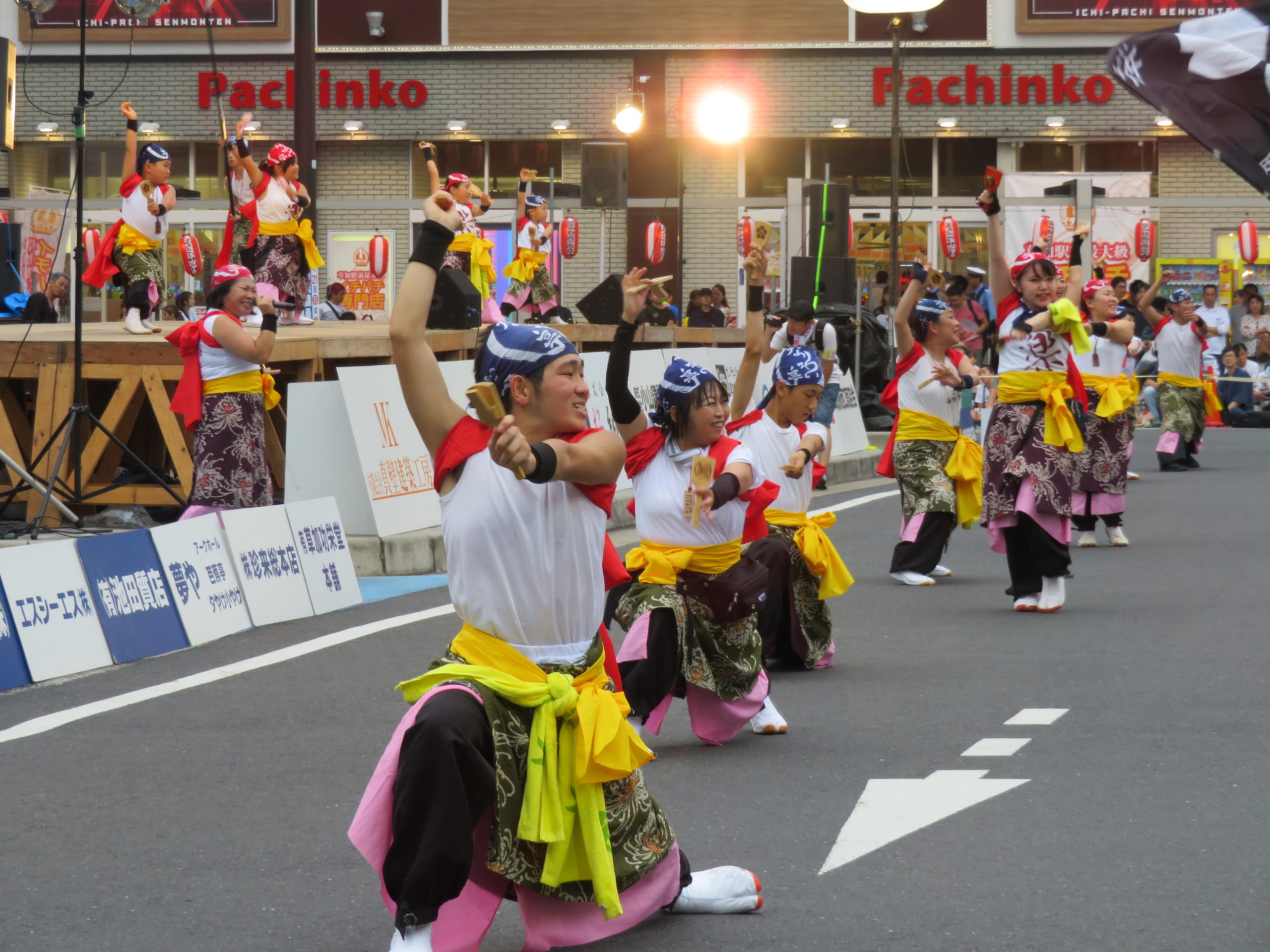 「草加よさこいサンバフェスティバル」、僅か数百メートルの通りで2種類の踊りが楽しめる