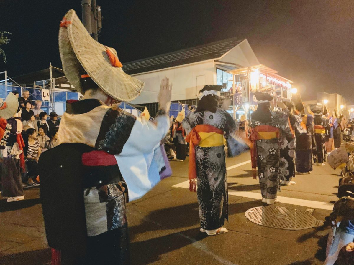 日本三大盆踊り！秋田の「西馬音内盆踊り」は毎年8月16日～18日！「人は顔じゃない、手だ」！