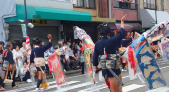 静岡の奇祭「島田大祭 帯まつり」2本の大太刀に金襴緞子の丸帯を下げた大奴が練り歩く！