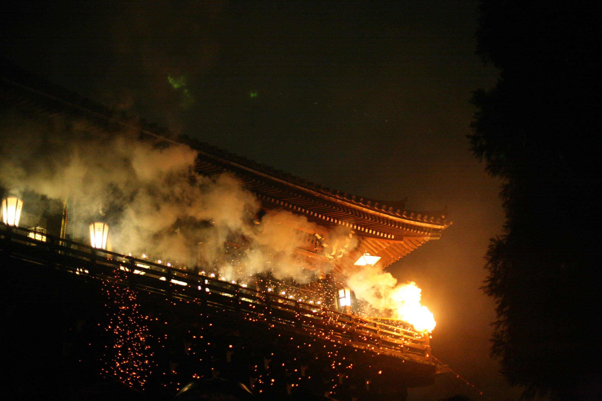「お水取り」をご紹介！東大寺二月堂で二週間にわたって繰り広げられる法要がすごい！