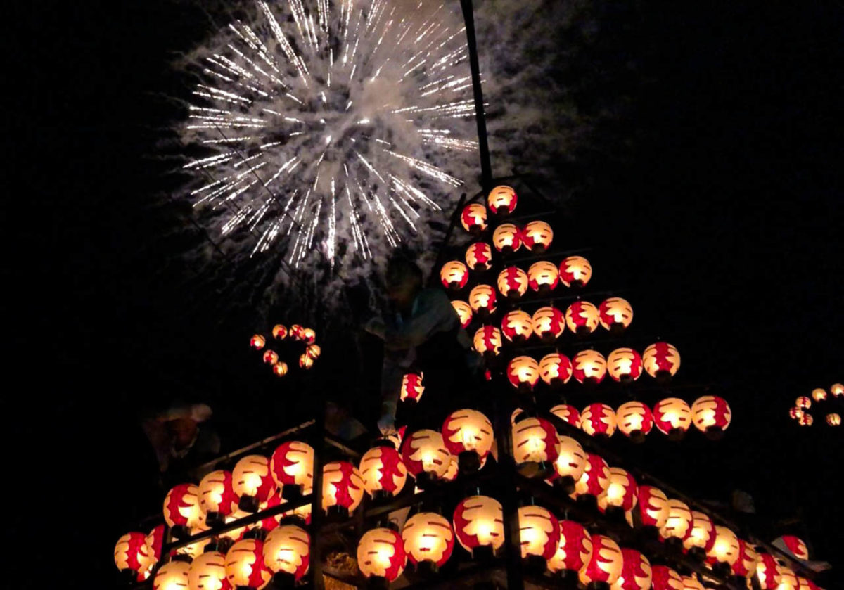 福島の日本三大提灯まつり！2023年「二本松の提灯祭り」！情緒溢れる秋夜に浮かぶ紅提灯！