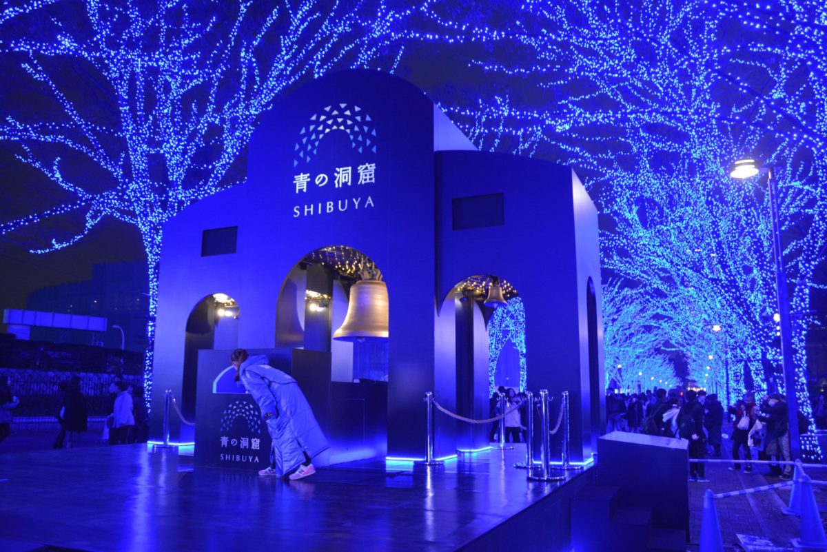 「青の洞窟」のイルミネーションで青一色に染め上げられる、渋谷の大人のデートスポット