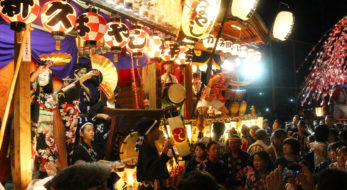 埼玉県入間市の山車はゴン攻め！2023年「入間万燈まつり」は秋の夜に山車・提灯が映えまくる！