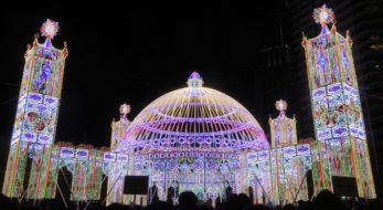 「神戸ルミナリエ」阪神・淡路大震災の犠牲者の鎮魂のために灯される鮮やかなイルミネーション