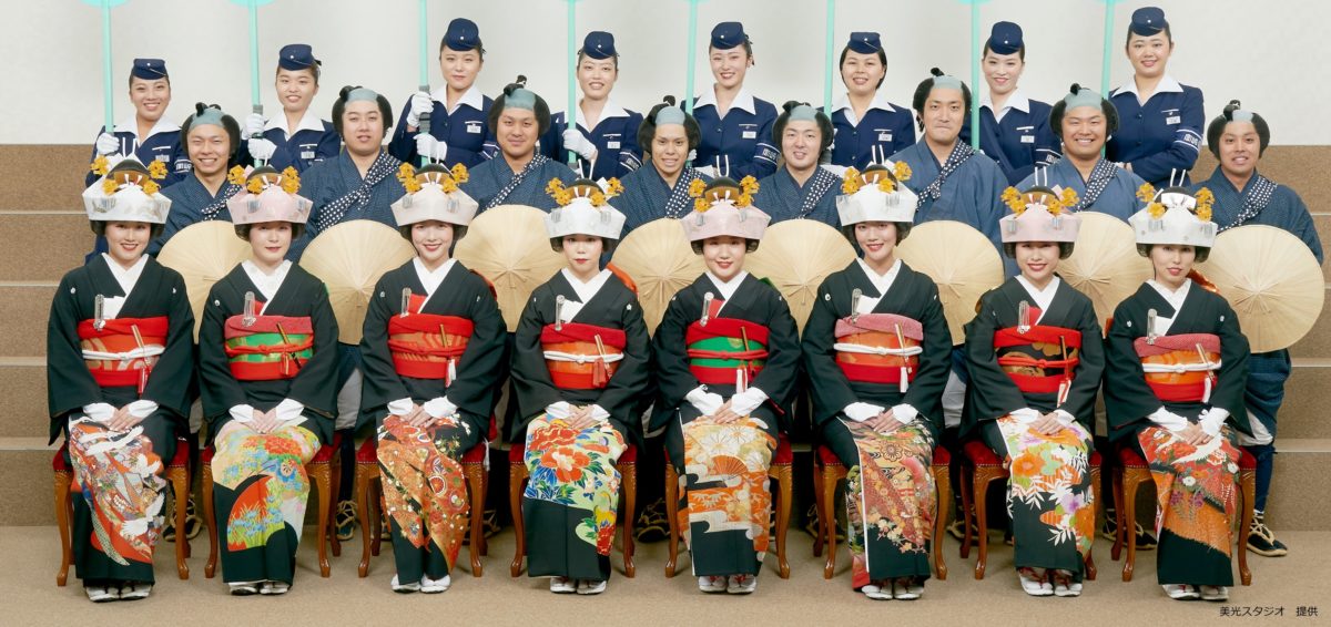 宮崎神宮御神幸祭「神武さま」行列の花形「ミスシャンシャン馬」に選ばれた花嫁、花婿の心の変化に注目してみた