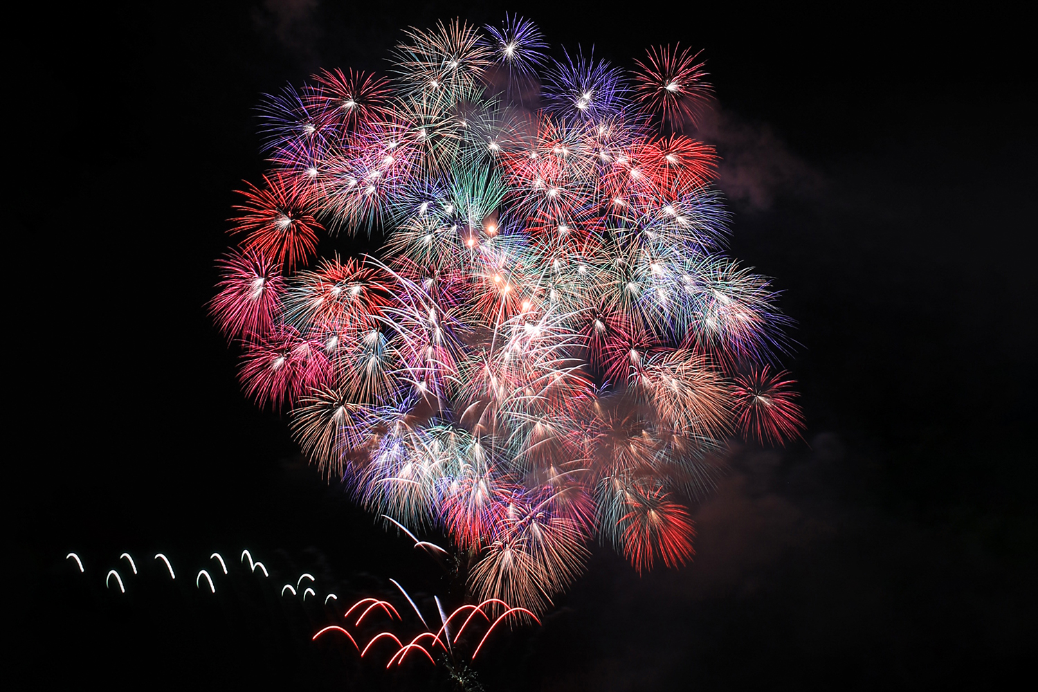 若草山焼き「奈良礼賛大花火」幽霊も喜ぶ花火？！