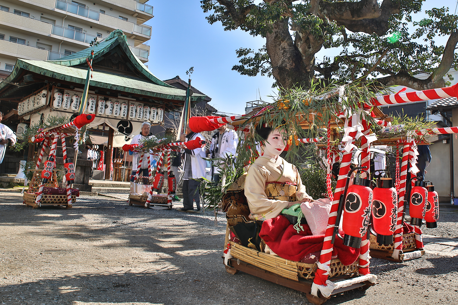 金札宮「宝恵駕籠巡行」商売繁盛・金運上昇で金札さん！