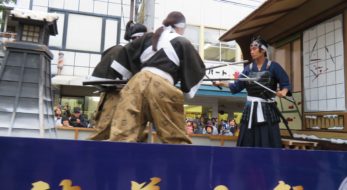 「赤穂義士祭」100年を超えて開催され続ける祭の歴史的背景を元禄絵巻で物語る「忠臣蔵名場面の山車」