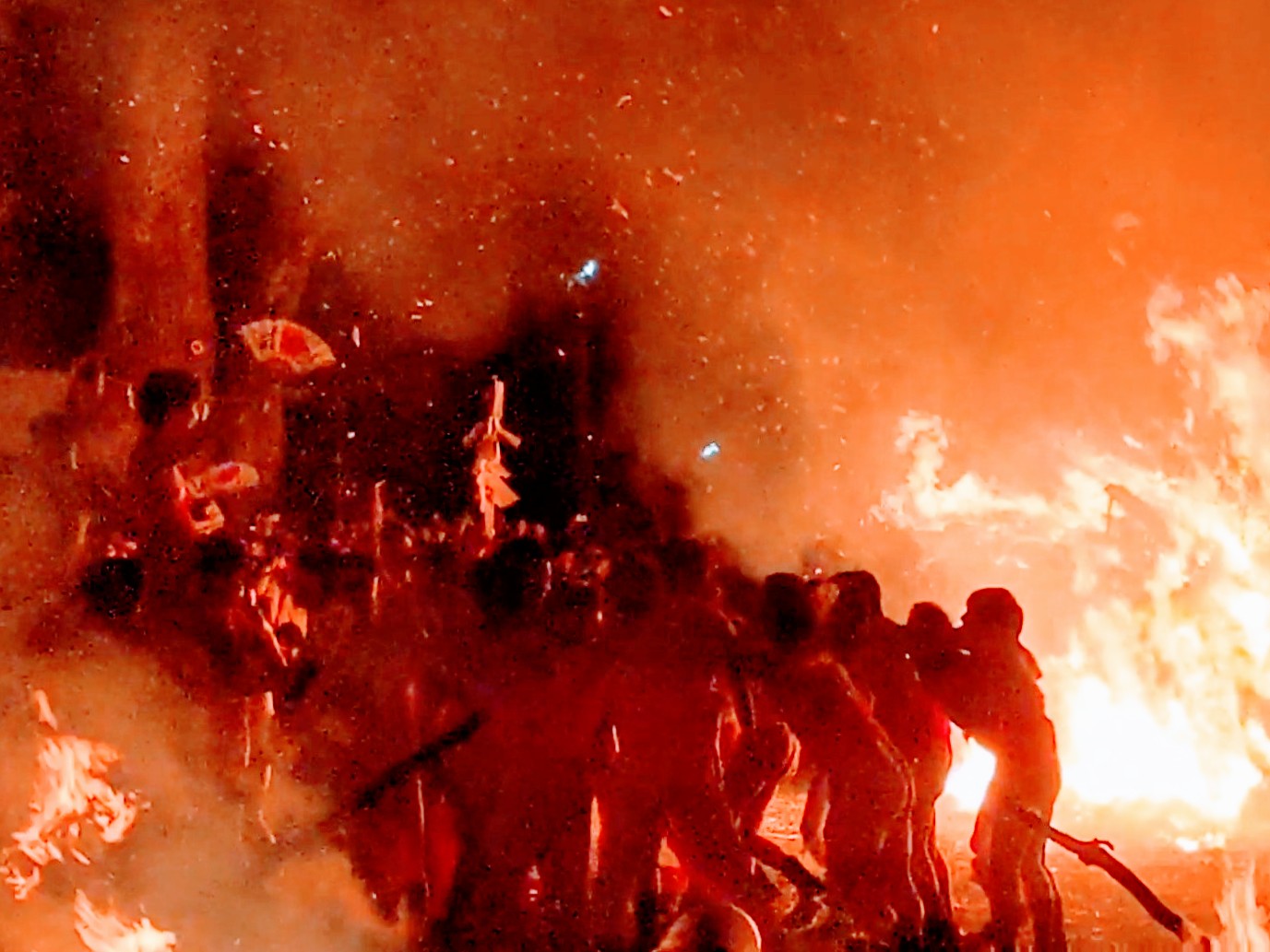 勝部の火まつり！滋賀県の奇祭で、炎の中に勇壮な近江男児をみた！