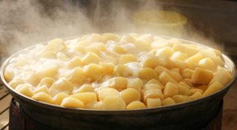 三千院初午大根焚きで幸せをいただく！無病息災、開運招福。不動明王のご利益を大根で