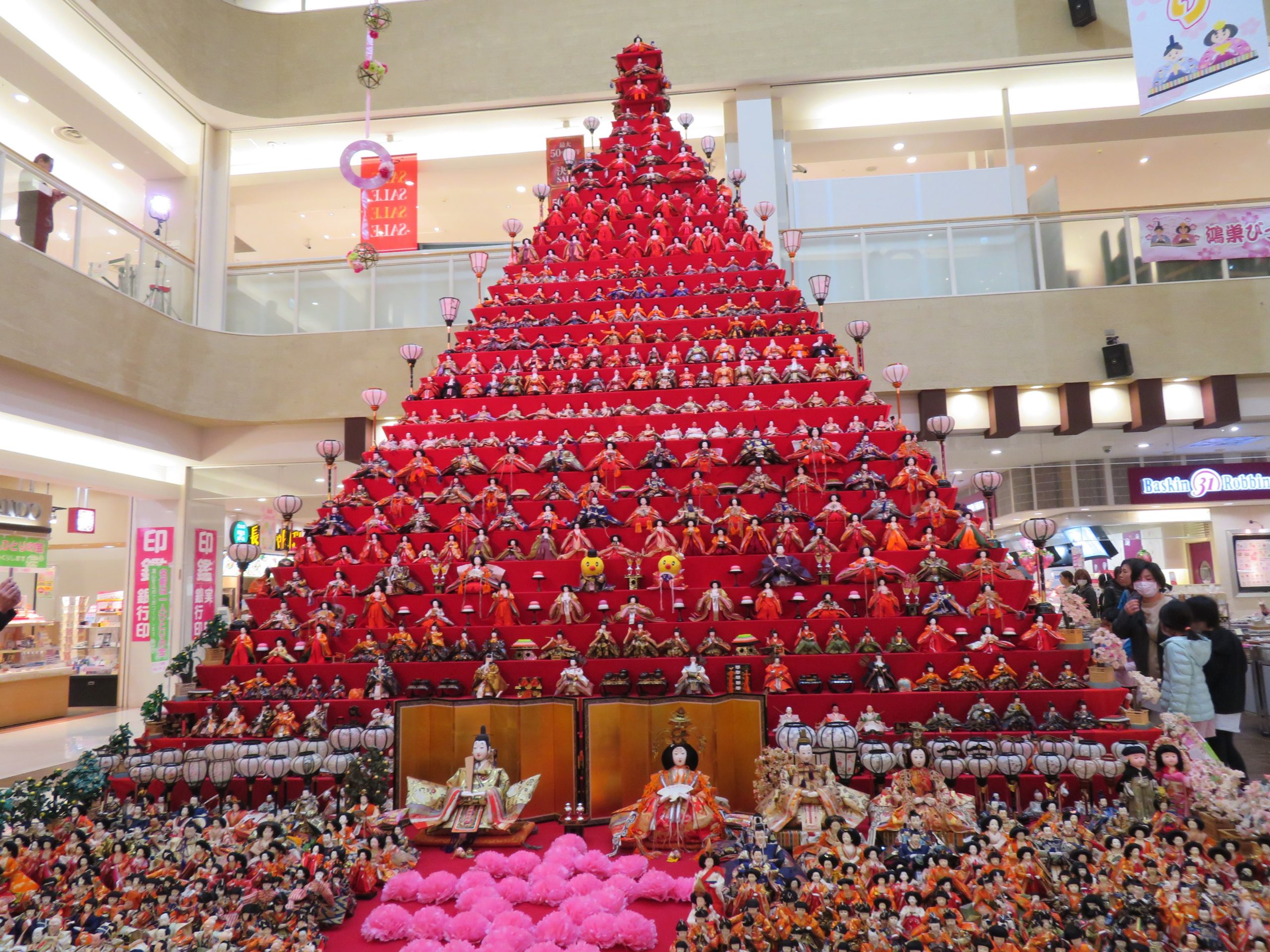 【鴻巣びっくりひな祭り】エルミこうのすに設置される日本一高いピラミッドひな壇