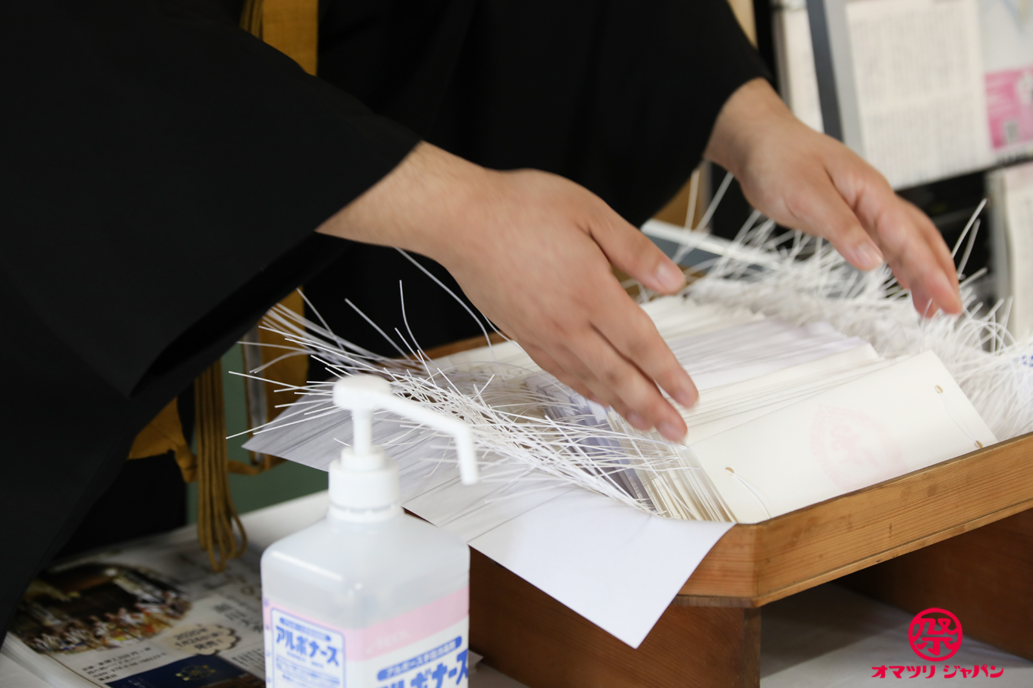 京都仁和寺でコロナウイルス収束まで覆面を提供