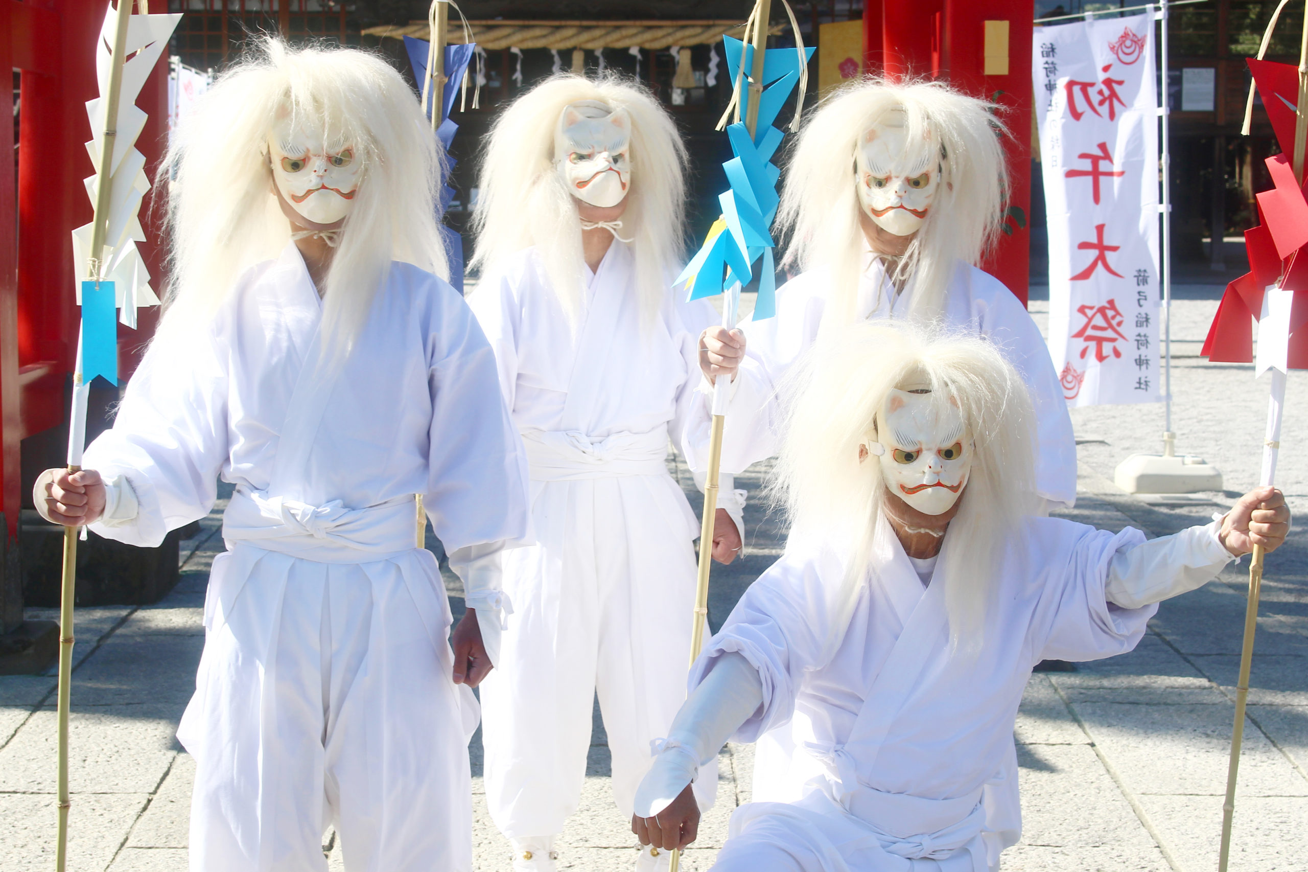 箭弓稲荷神社火伏神事で「エイ、エイ！」と4名の白狐が火を消す！旧暦初午のお祭り
