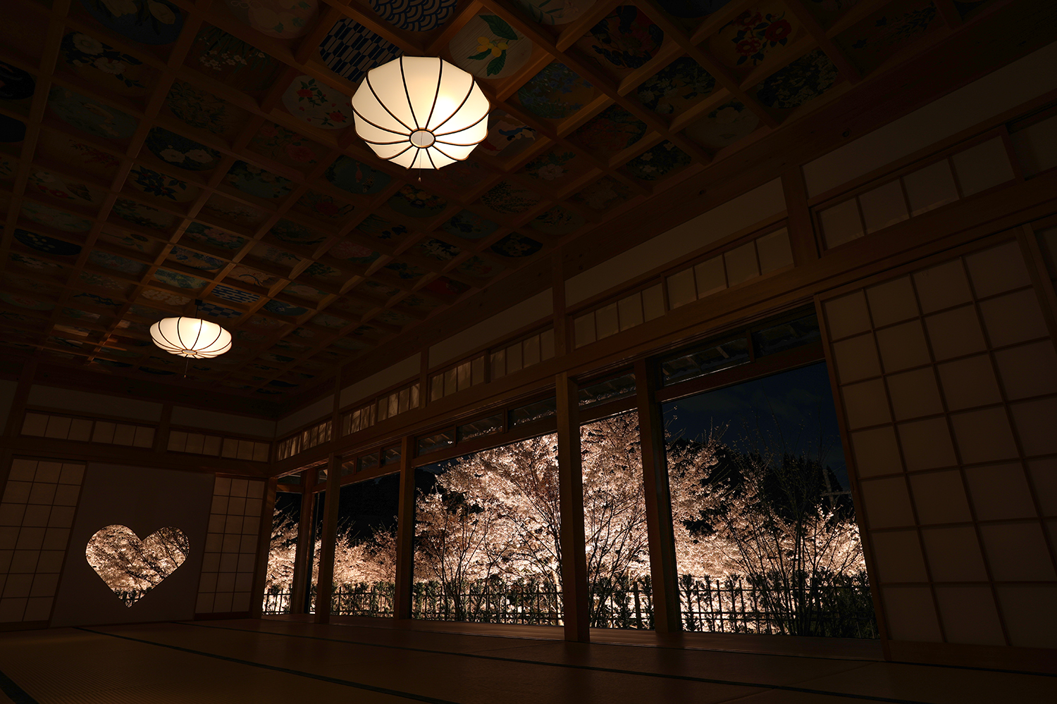 京都【正寿院】観桜会 夜間特別拝観　春の桜とハートの猪目窓