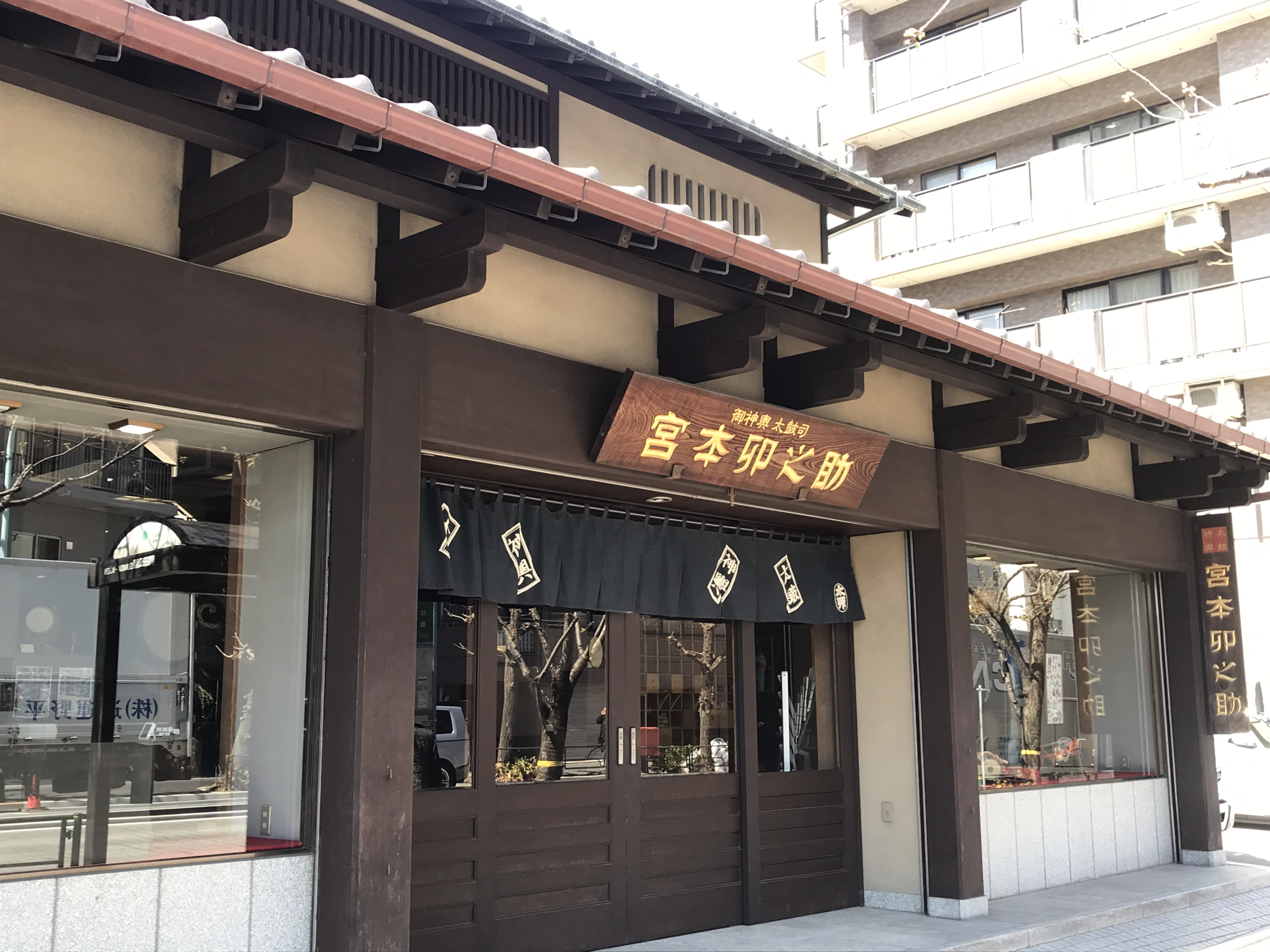 宮本卯之助商店の職人に聞いた！あらゆる祭り用品を作って直せる職人技とは？！