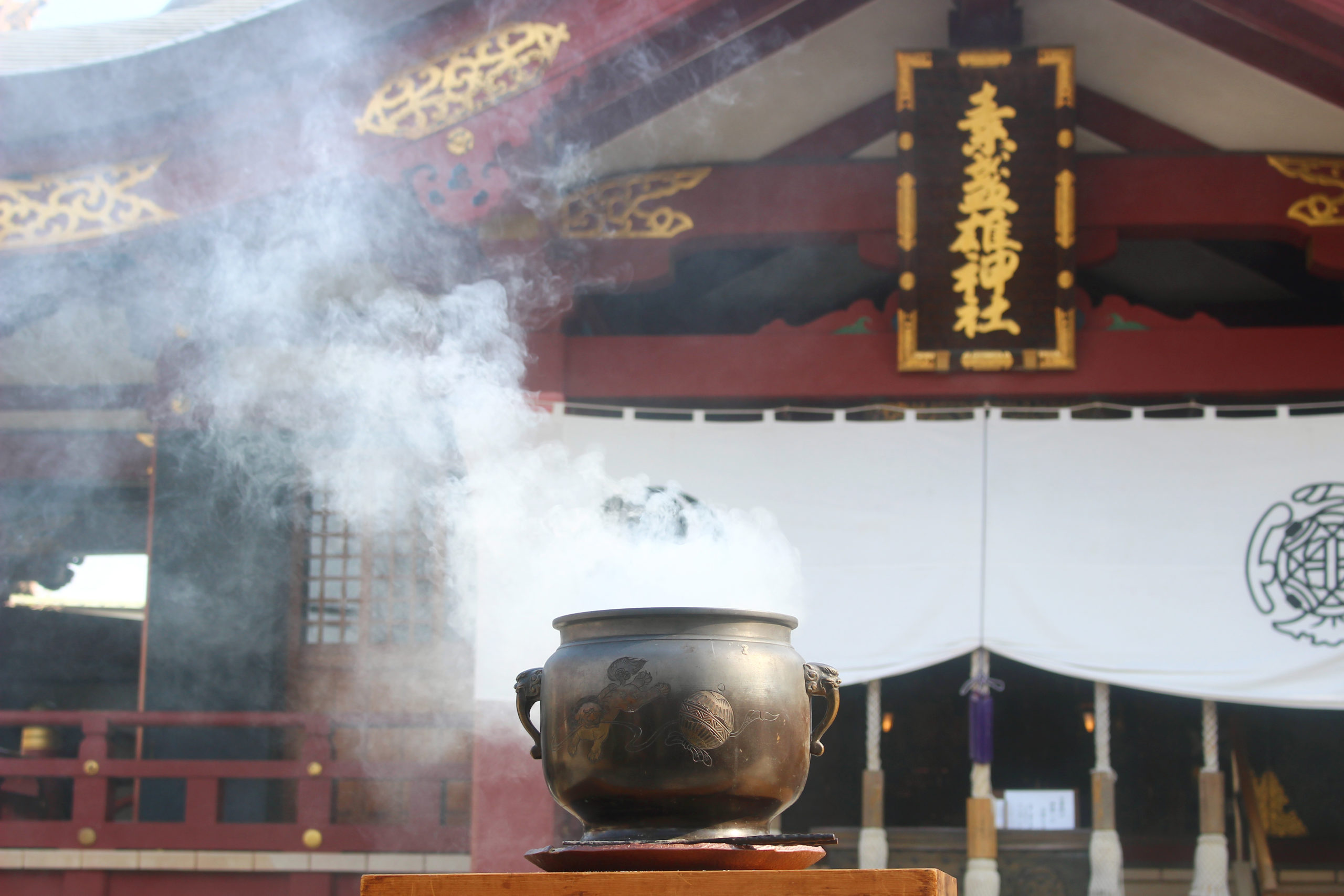 素戔雄神社疫神祭で厄を祓おう！満開の桃の花にひな人形と親子で楽しめる