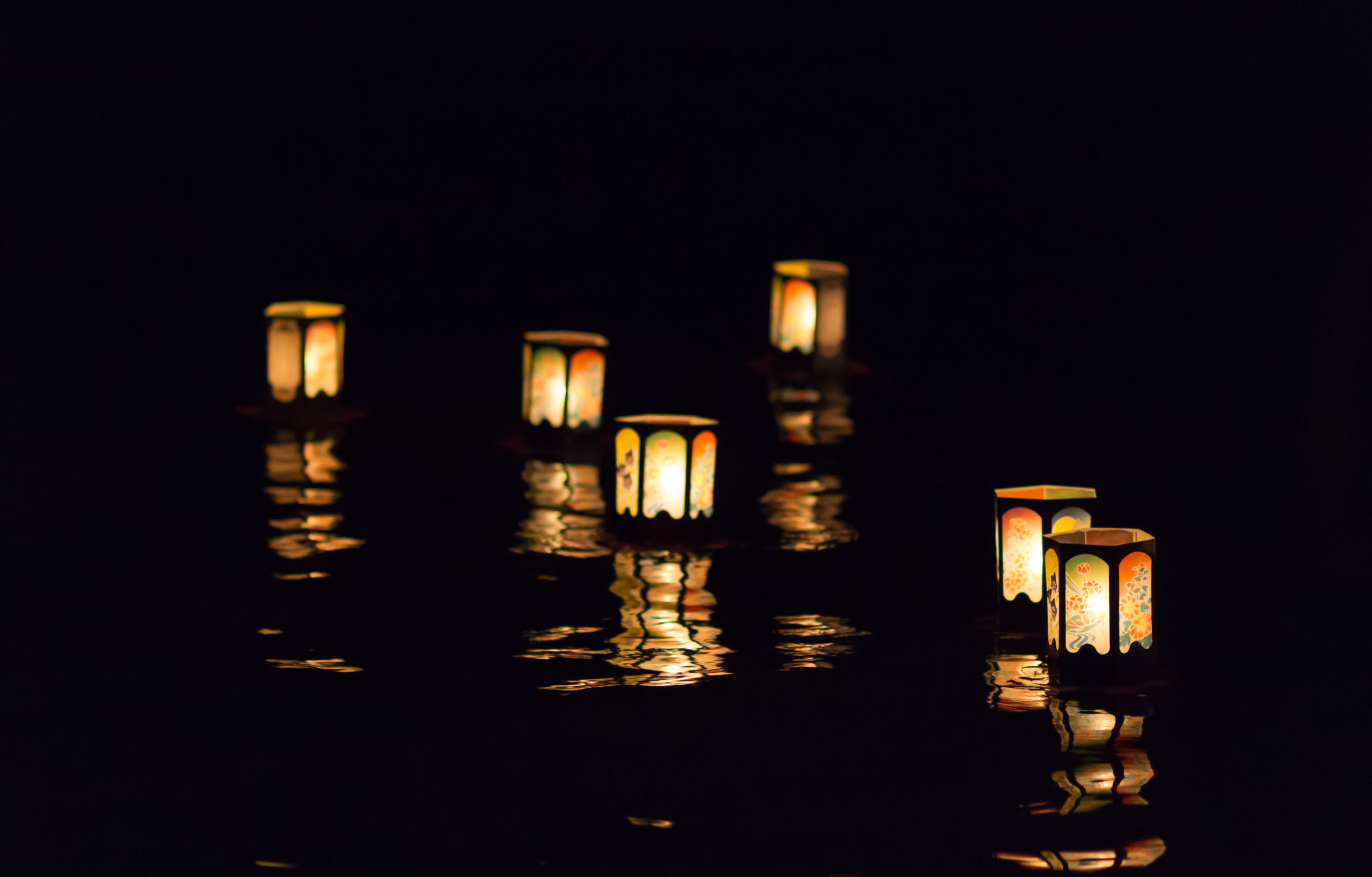 ”灯籠”と”七夕”の意外な関係？各地の灯籠の関係したお祭りもご紹介！