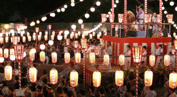東京の「日本一美味しいエコな盆踊り大会」！2023年完全復活の「築地本願寺納涼本踊り大会」へ行こう！