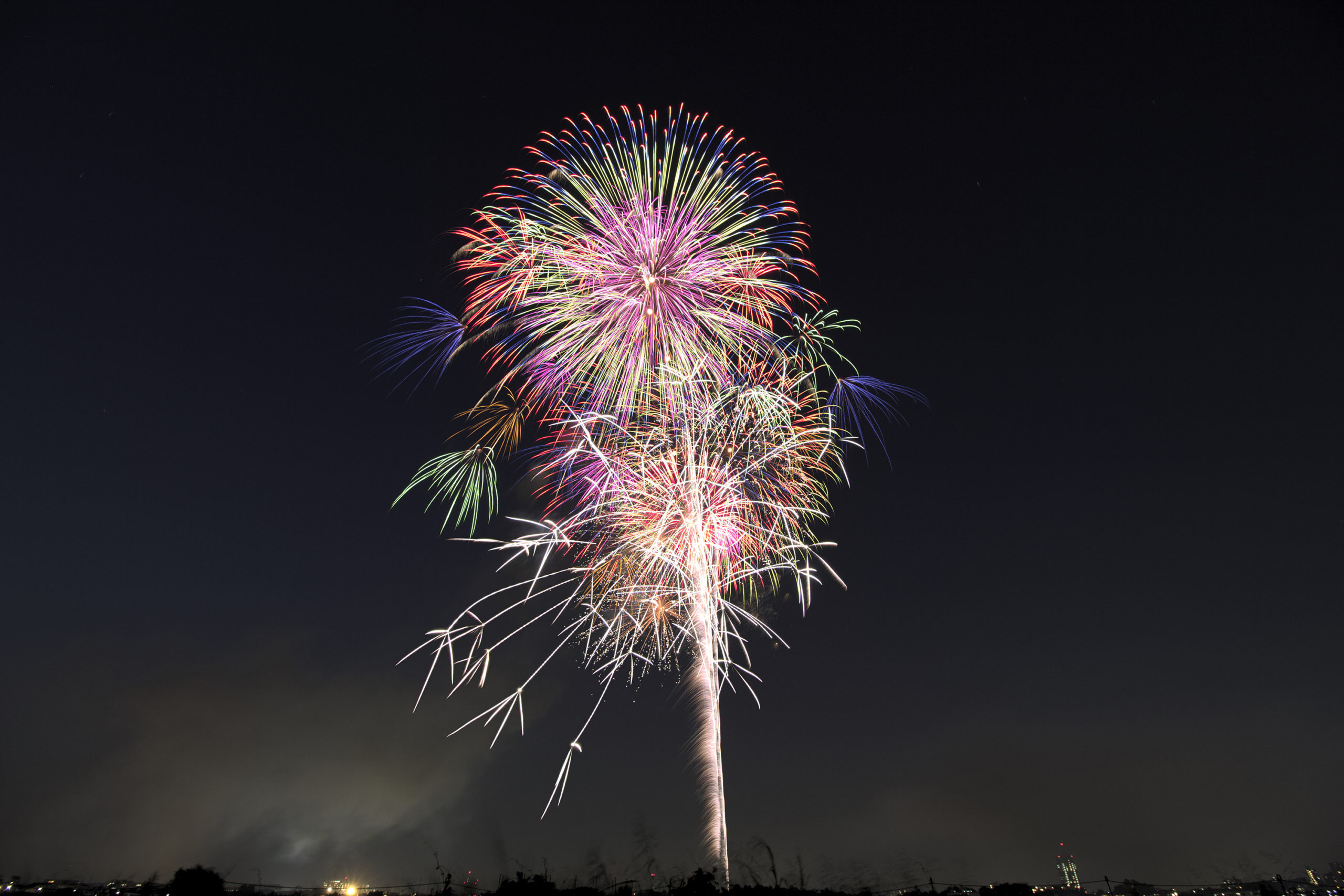 お盆と花火の関係とは？花火は死者を供養する心の灯？