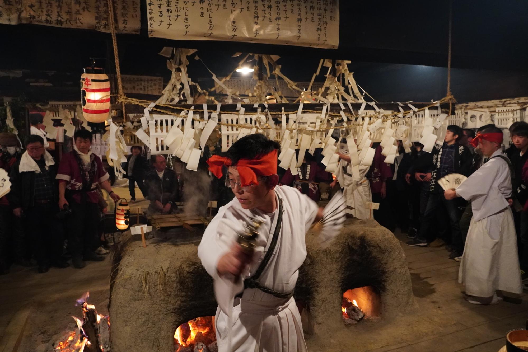 「遠山郷の霜月祭り」神楽歌がこだまする秘境の祭｜観光経済新聞