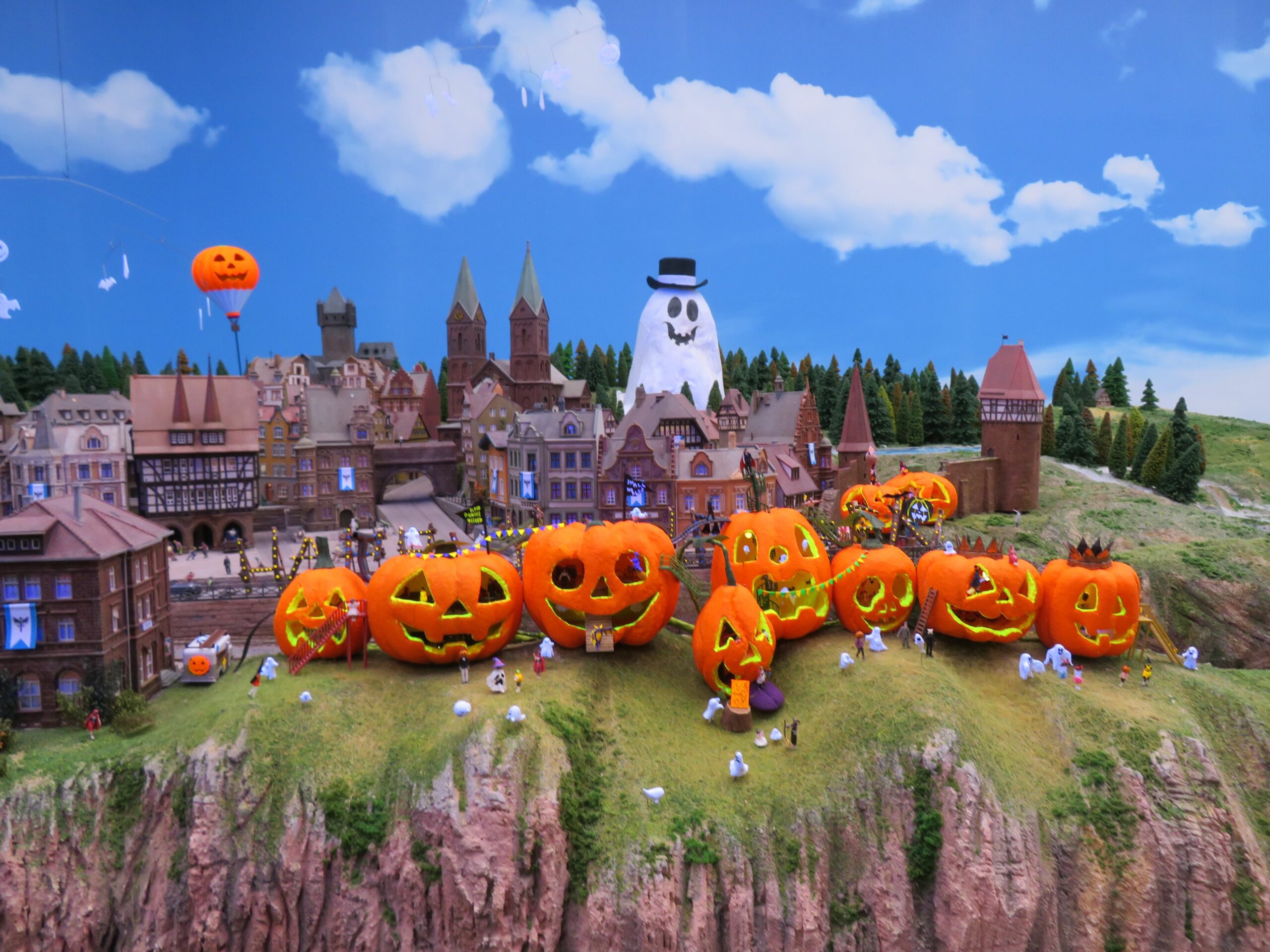 【ハロウィーンいたずらされちゃったパーティー】スモールワールズの演出