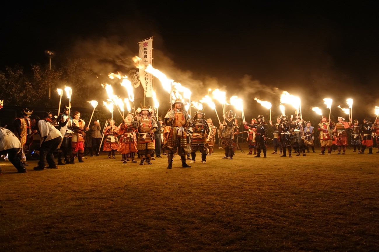 「観櫻火宴」日本一のたいまつ武者行列｜観光経済新聞