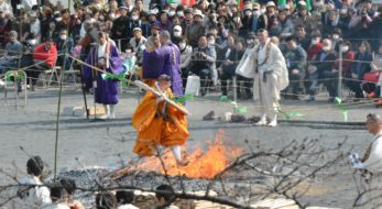 「長瀞火祭り」伝統の火渡修行が迫力満点｜観光経済新聞