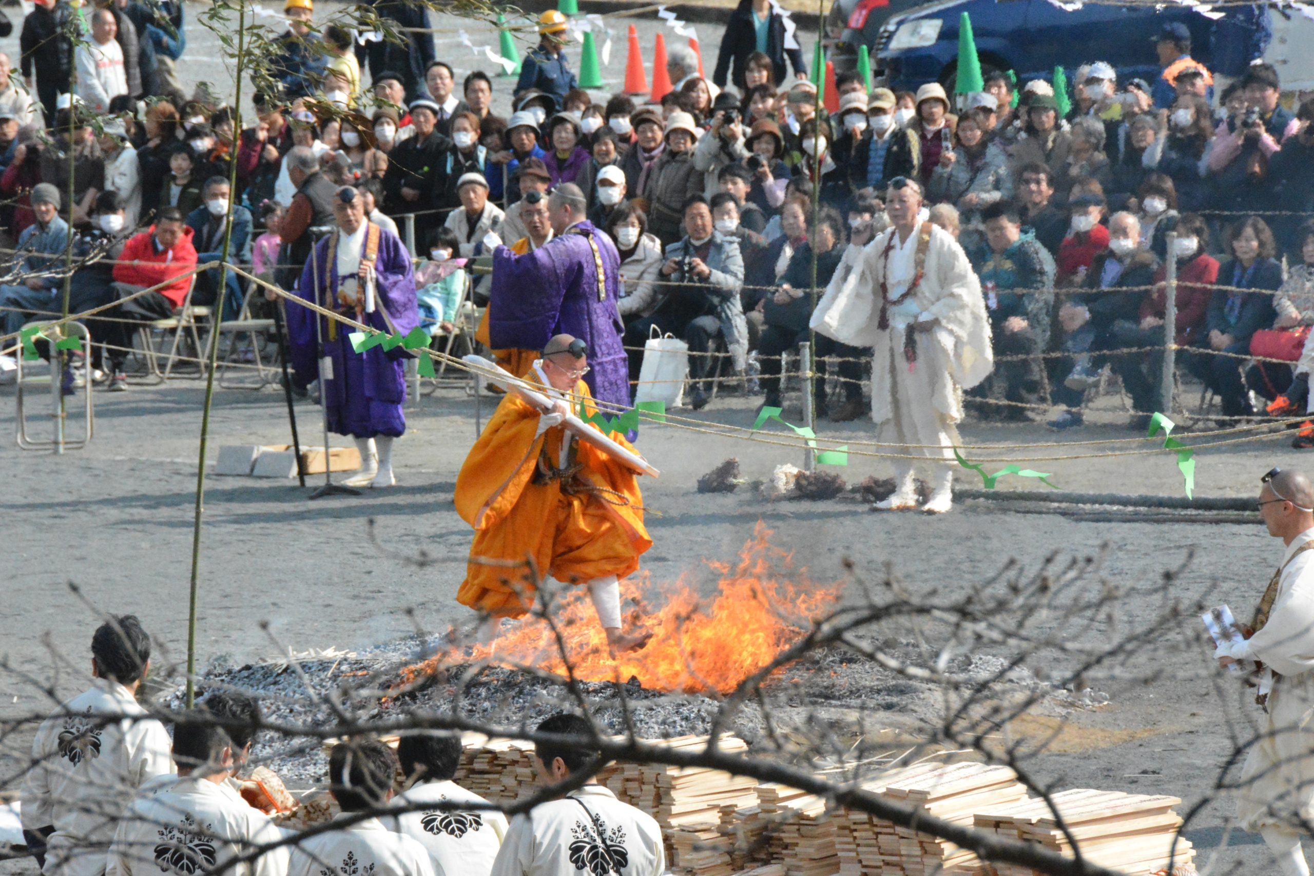 「長瀞火祭り」伝統の火渡修行が迫力満点｜観光経済新聞