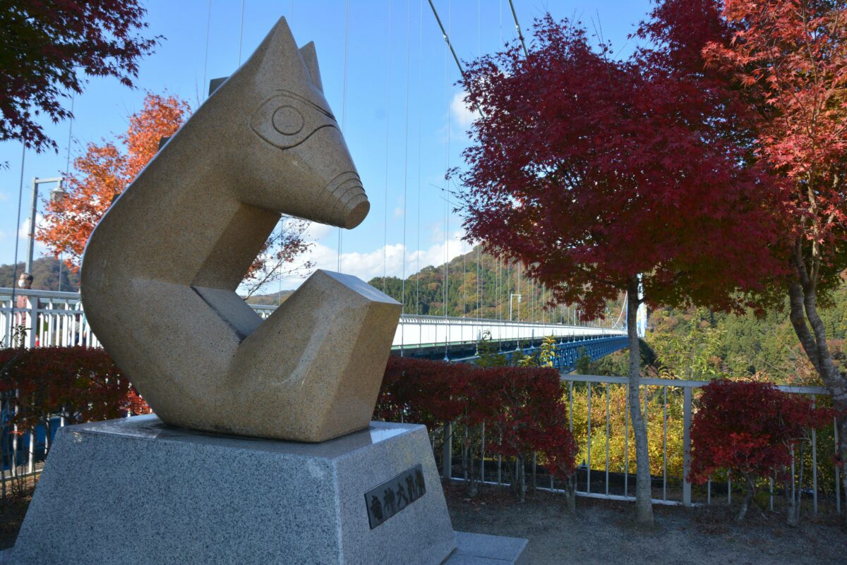 【竜神峡紅葉まつり】季節の彩りで包まれるV字渓谷を繋ぐ本州一の大吊橋